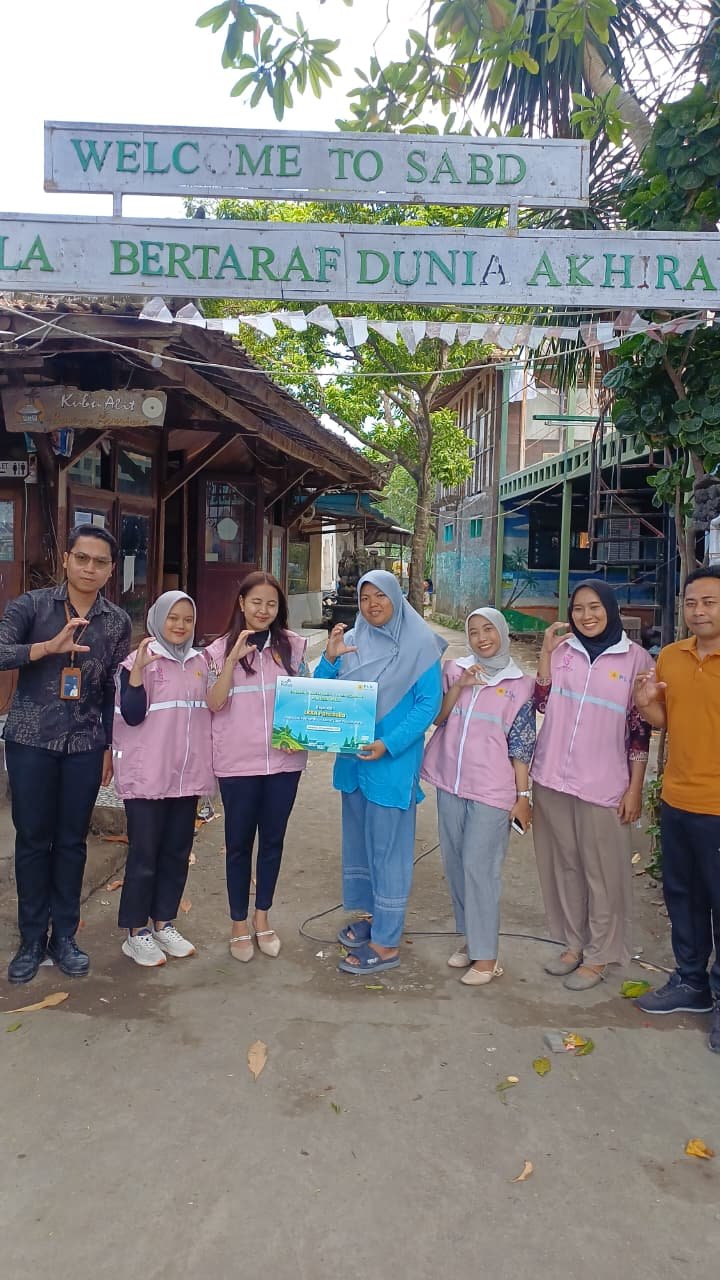 PLN Icon Plus SBU Regional Bali dan Nusa Tenggara Salurkan Kasur Lipat dan Sembako untuk Korban Banjir di Bali