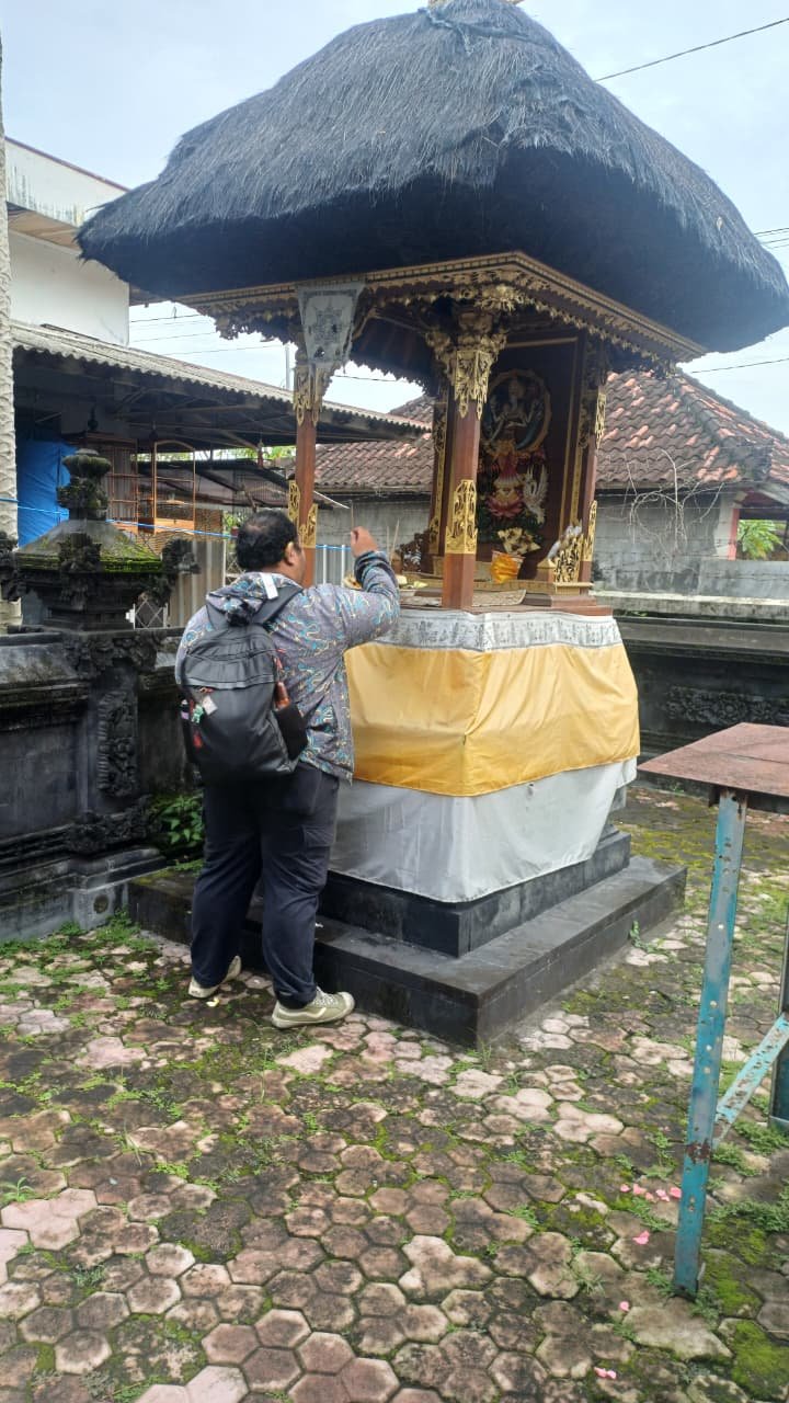 Menjaga Harmoni Jiwa dan Raga, PLN Icon Plus Awali Pagi dengan Persembahyangan di Lingkungan Kerja