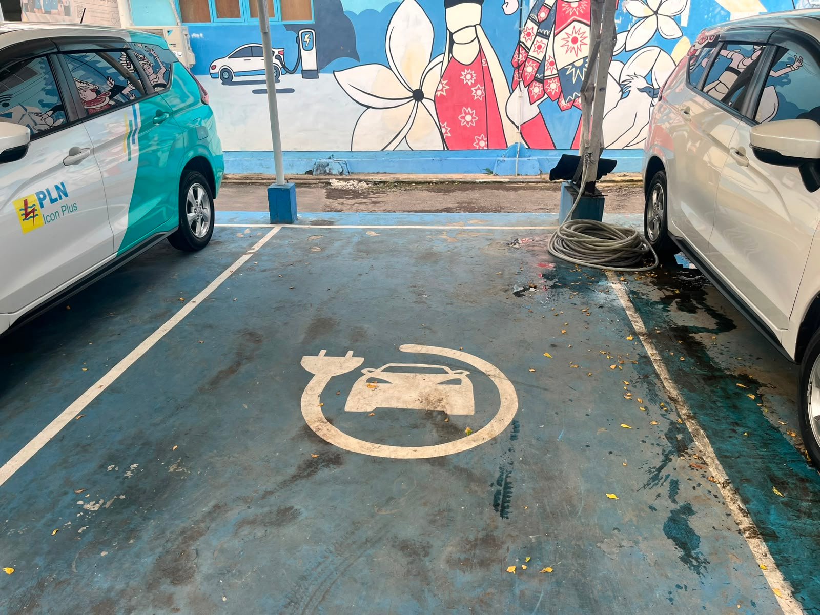 PLN Icon Plus SBU Regional Bali dan Nusa Tenggara Optimalkan Fasilitas Parkir Kendaraan Listrik