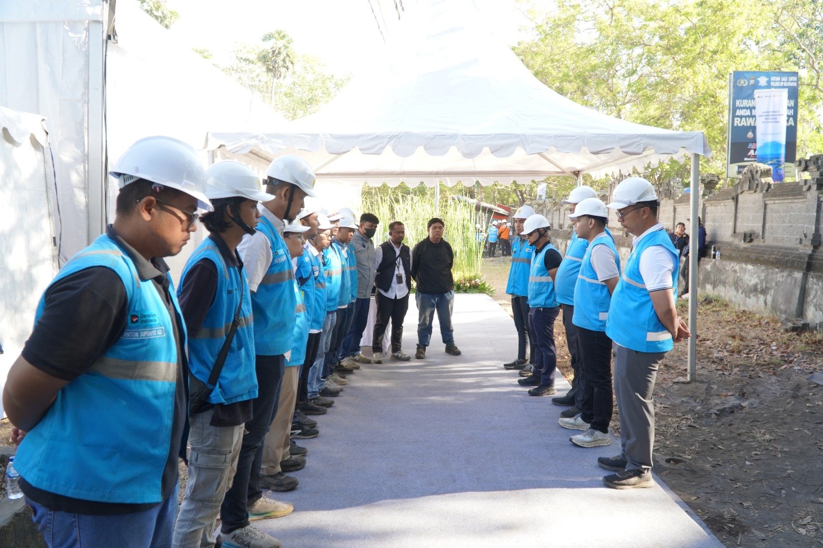 Semangat Wujudkan Energi Bersih di Gilimanuk, PLN Icon Plus Gelar Briefing Sebelum Melanjutkan Pekerjaan